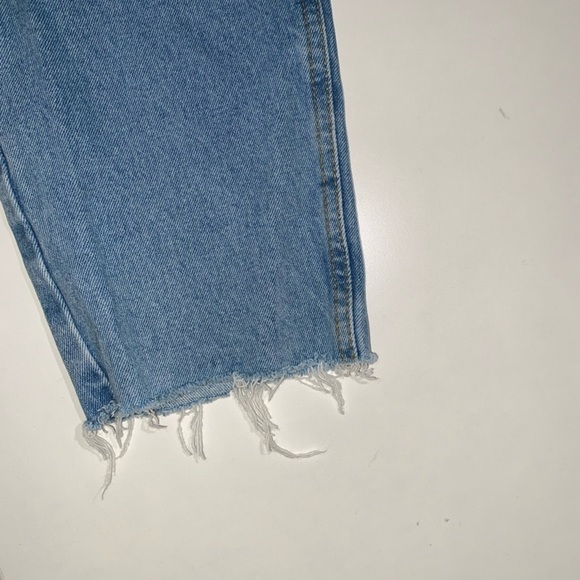 THE RAGGED PRIEST RAW HEM LIGHT WASH MOM JEANS - Picture 8 of 11